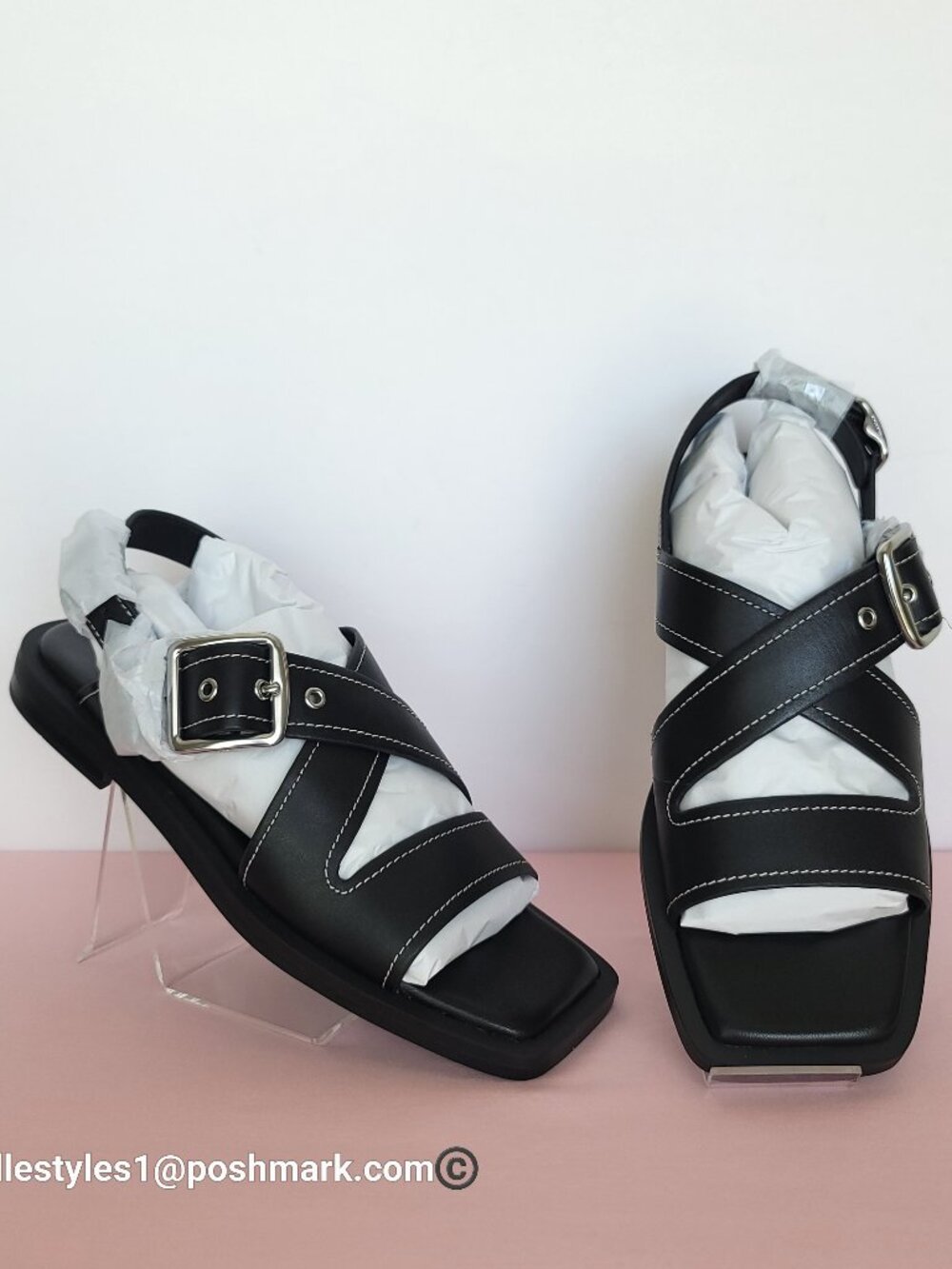 COACH Archival Buckled Flat Leather Sandals- Black color. Women’s Size 8.5B ⭐